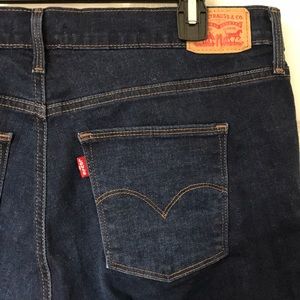 Like New! Levi’s Slimming Skinny Jeans